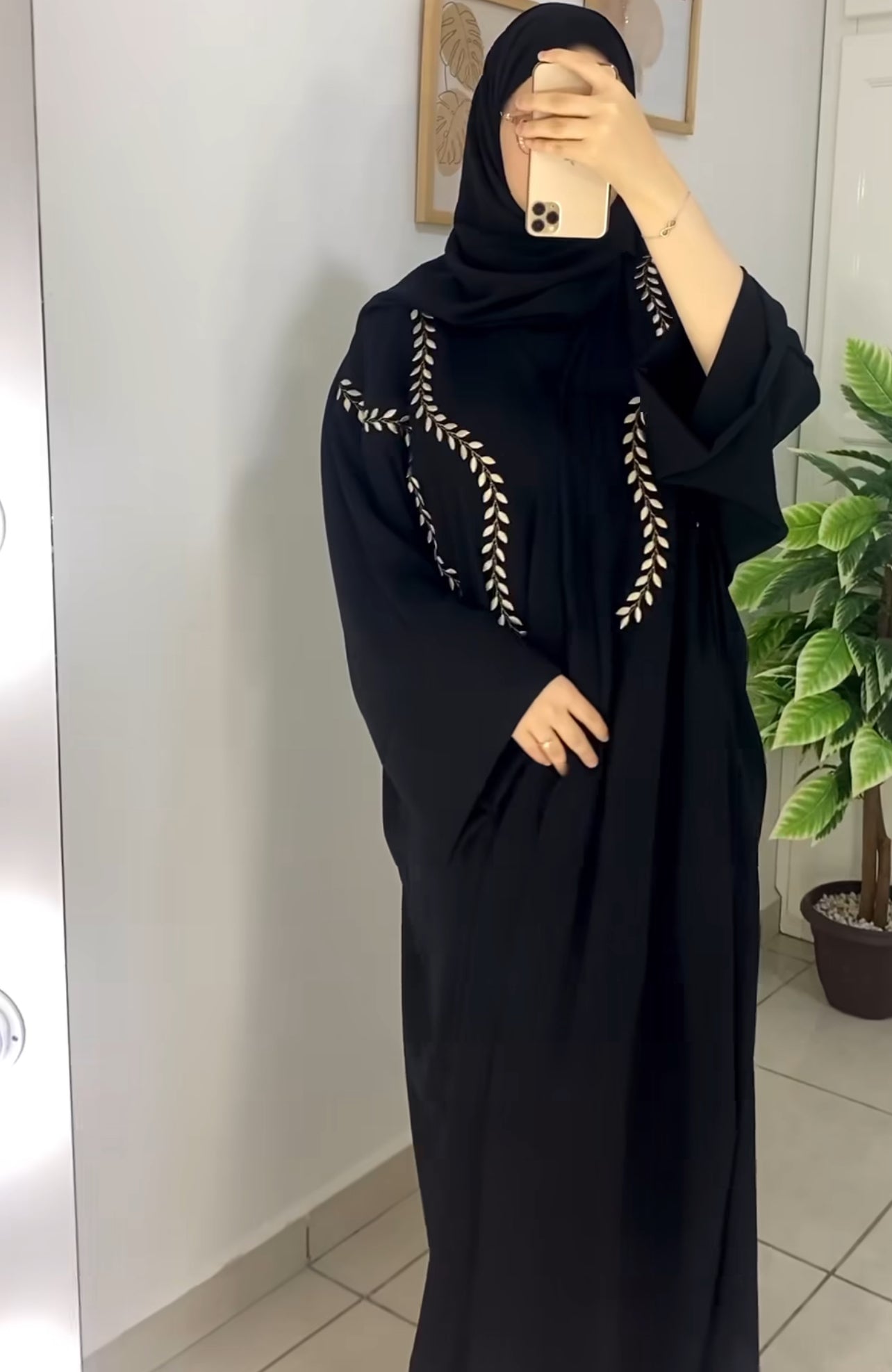 Leaf Embroidered Bisht Buttoned Abaya