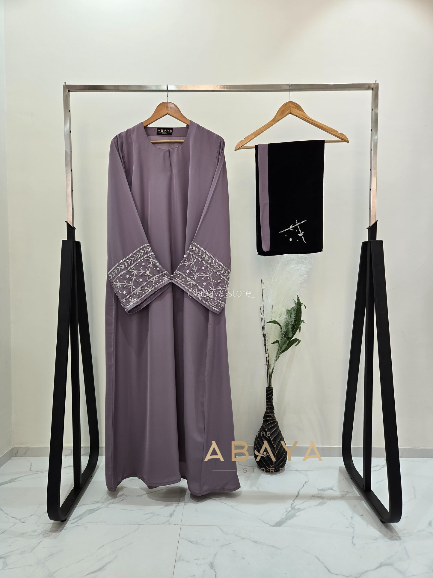 Lilac handworked Sleeves Abaya