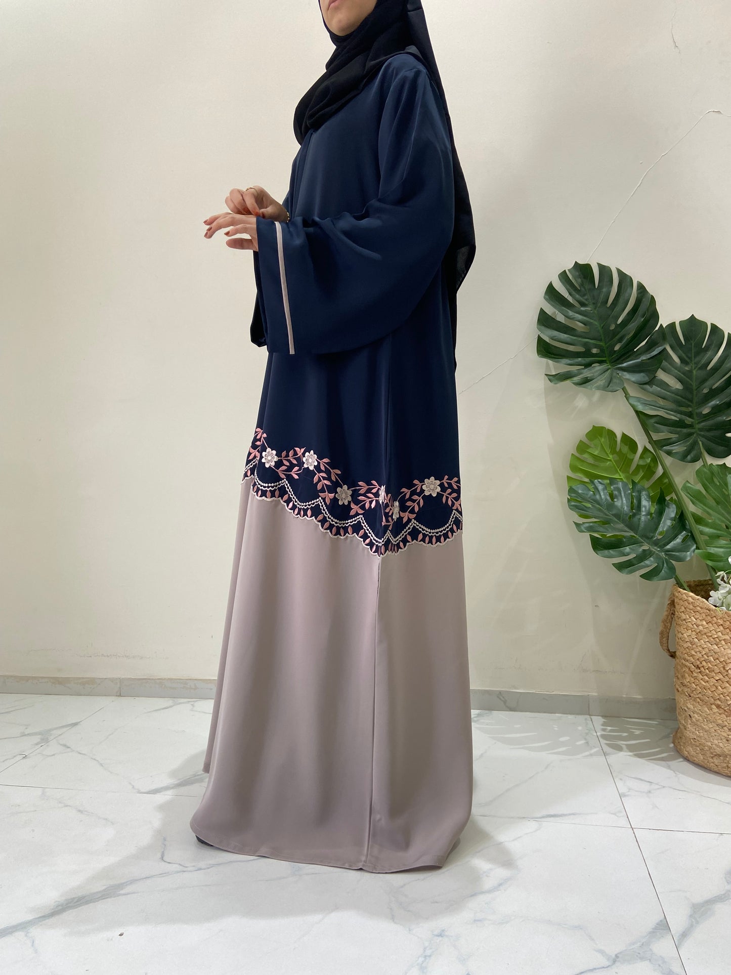 Elegant Dual - Tone Embroidered  Abaya