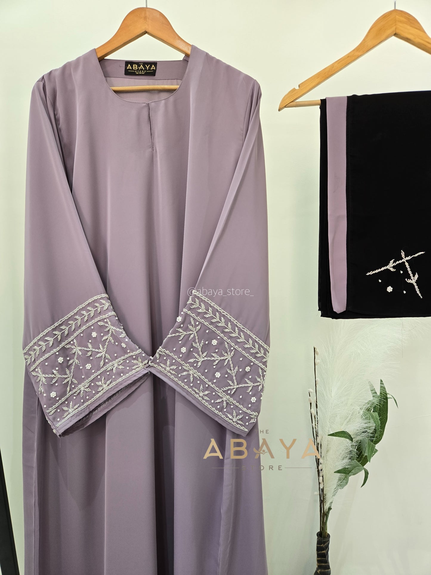 Lilac handworked Sleeves Abaya