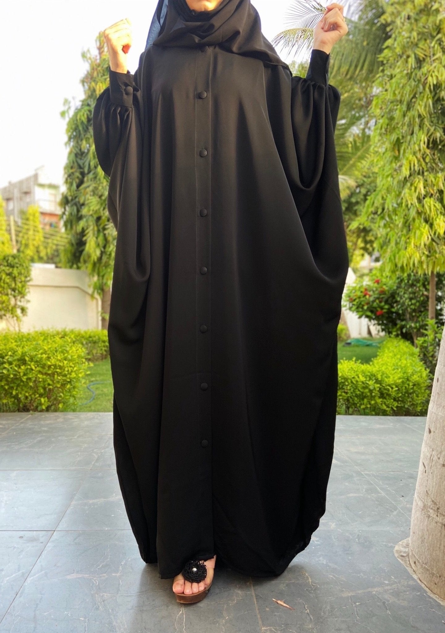 Buttoned Cuff Sleeves Bisht - The Abaya Store