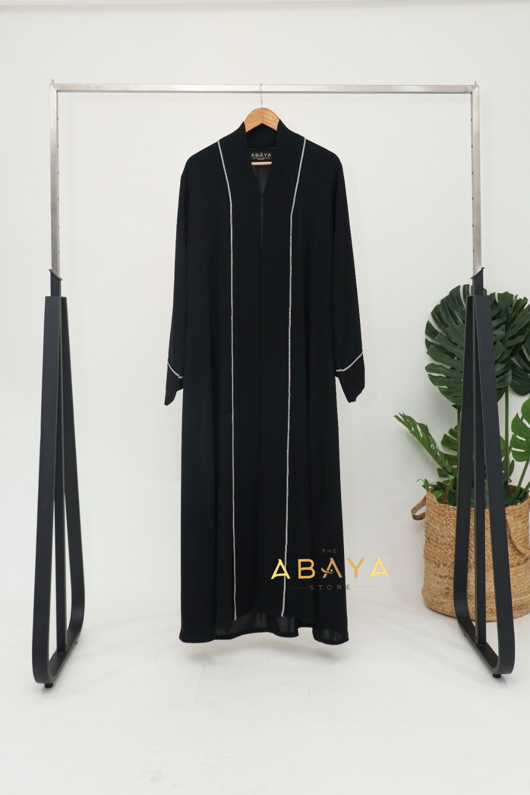 Madiha Delicate lace Abaya